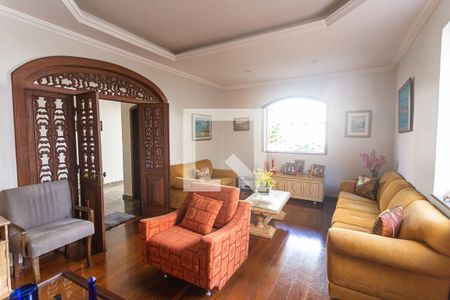 Sala 1 de casa para alugar com 4 quartos, 400m² em Floresta, Belo Horizonte