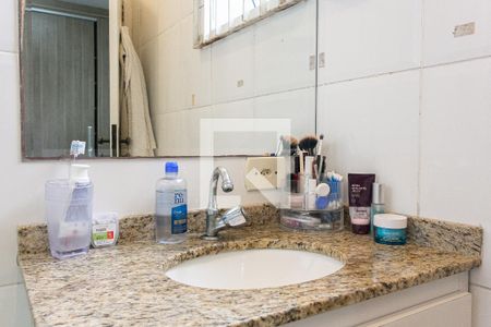 Casa de condomínio à venda com 130m², 3 quartos e 2 vagasBanheiro da Suíte