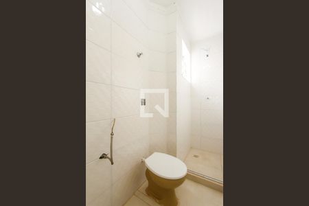 Banheiro  de apartamento à venda com 1 quarto, 38m² em Bom Jesus, Porto Alegre