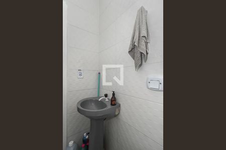 Banheiro de apartamento à venda com 1 quarto, 38m² em Bom Jesus, Porto Alegre