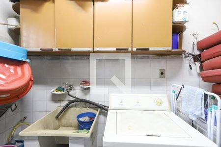 Casa à venda com 189m², 3 quartos e 3 vagas Casa à venda com 189m², 3 quartos e 3 vagasLavanderia