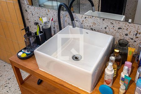 Apartamento à venda com 110m², 2 quartos e 1 vaga Apartamento à venda com 110m², 2 quartos e 1 vagaBanheiro