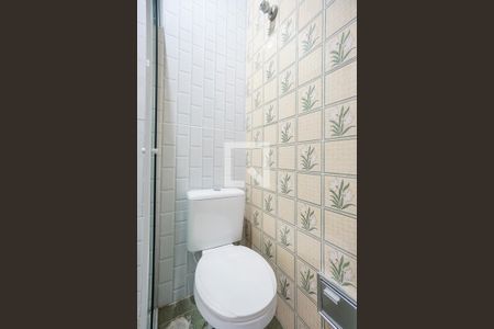 Casa à venda com 250m², 2 quartos e 2 vagas Casa à venda com 250m², 2 quartos e 2 vagasBanheiro social