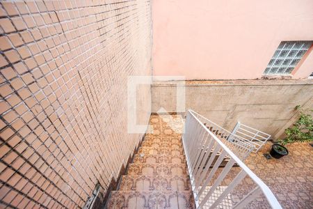Casa à venda com 250m², 2 quartos e 2 vagas Casa à venda com 250m², 2 quartos e 2 vagasEscada do terraço