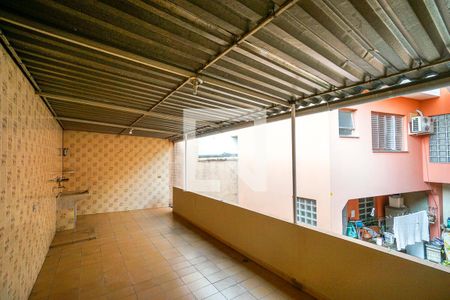 Casa à venda com 250m², 2 quartos e 2 vagas Casa à venda com 250m², 2 quartos e 2 vagasTerraço