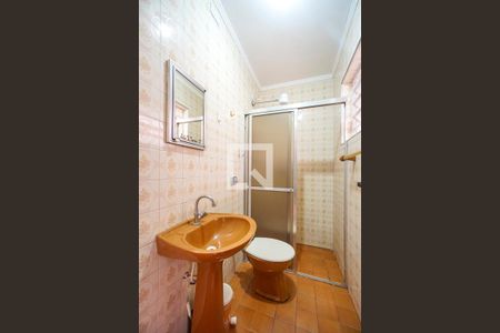Casa à venda com 250m², 2 quartos e 2 vagas Casa à venda com 250m², 2 quartos e 2 vagasBanheiro social térreo