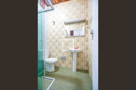 Casa à venda com 250m², 2 quartos e 2 vagas Casa à venda com 250m², 2 quartos e 2 vagasBanheiro social