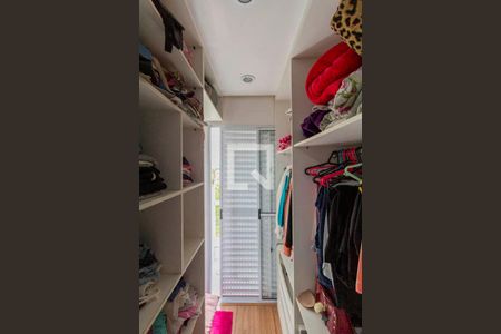 Casa à venda com 168m², 3 quartos e 3 vagas Casa à venda com 168m², 3 quartos e 3 vagasCloset Suíte 1