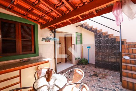 Casa à venda com 300m², 3 quartos e 2 vagasQuintal