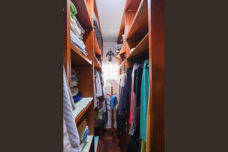 Casa à venda com 300m², 3 quartos e 2 vagasCloset - Suíte 