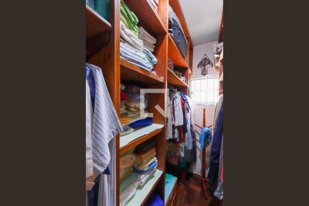 Casa à venda com 300m², 3 quartos e 2 vagasCloset - Suíte 