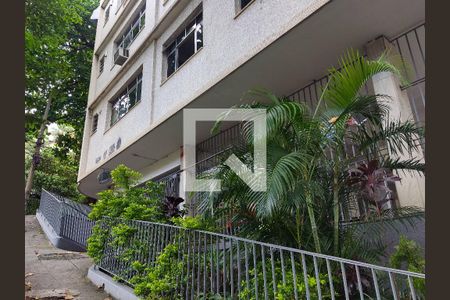 Apartamento para alugar com 75m², 2 quartos e 1 vagaFachada Lateral do Condomínio