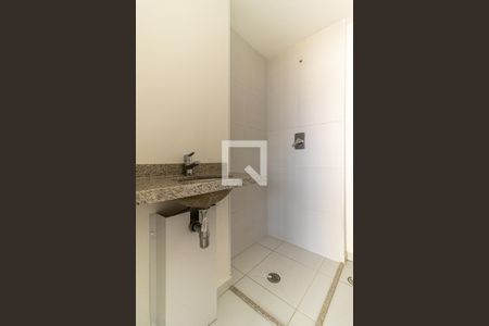 Banheiro de kitnet/studio para alugar com 1 quarto, 22m² em Centro, São Paulo