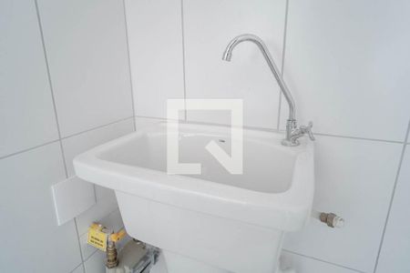 Sala / Cozinha de apartamento para alugar com 2 quartos, 34m² em Vila Pierina, São Paulo