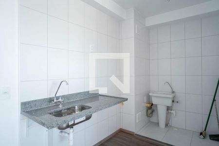 Sala / Cozinha de apartamento para alugar com 2 quartos, 34m² em Vila Pierina, São Paulo