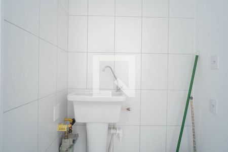 Sala / Cozinha de apartamento para alugar com 2 quartos, 34m² em Vila Pierina, São Paulo