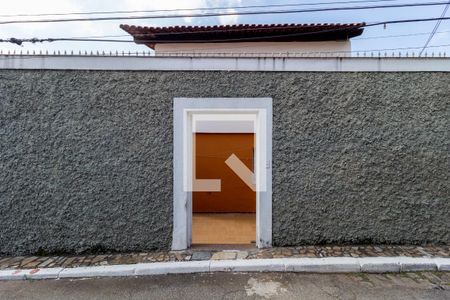 Casa para alugar com 300m², 4 quartos e 3 vagasDetalhe Quintal - Saída para outra rua