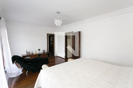 Casa à venda com 540m², 4 quartos e 3 vagasSuíte 2