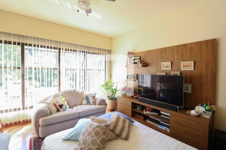 Casa de condomínio à venda com 233m², 3 quartos e 3 vagas Casa de condomínio à venda com 233m², 3 quartos e 3 vagasSala de Estar