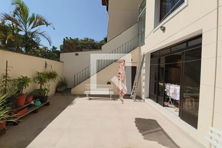 Casa de condomínio à venda com 233m², 3 quartos e 3 vagas Casa de condomínio à venda com 233m², 3 quartos e 3 vagasQuintal