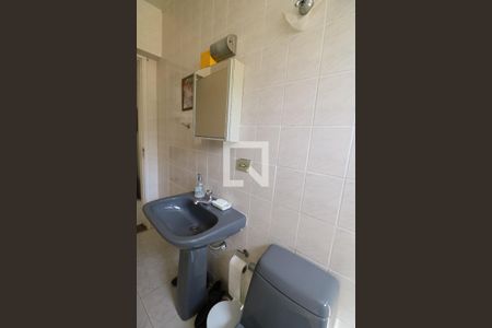 Casa de condomínio à venda com 233m², 3 quartos e 3 vagas Casa de condomínio à venda com 233m², 3 quartos e 3 vagasBanheiro de Serviço