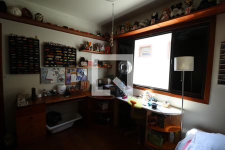 Casa de condomínio à venda com 233m², 3 quartos e 3 vagas Casa de condomínio à venda com 233m², 3 quartos e 3 vagasQuarto 2