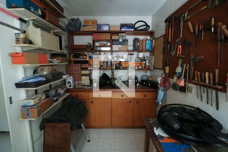 Casa de condomínio à venda com 233m², 3 quartos e 3 vagas Casa de condomínio à venda com 233m², 3 quartos e 3 vagasOficina