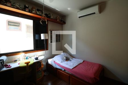 Casa de condomínio à venda com 233m², 3 quartos e 3 vagas Casa de condomínio à venda com 233m², 3 quartos e 3 vagasQuarto 2