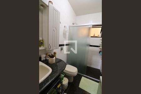 Casa de condomínio à venda com 233m², 3 quartos e 3 vagas Casa de condomínio à venda com 233m², 3 quartos e 3 vagasBanheiro da Suite