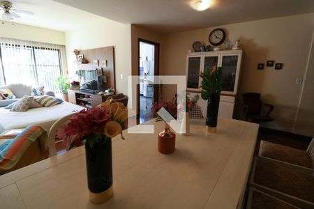 Casa de condomínio à venda com 233m², 3 quartos e 3 vagas Casa de condomínio à venda com 233m², 3 quartos e 3 vagasSala de Jantar