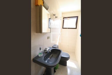 Casa de condomínio à venda com 233m², 3 quartos e 3 vagas Casa de condomínio à venda com 233m², 3 quartos e 3 vagasBanheiro de Serviço