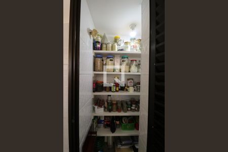 Casa de condomínio à venda com 233m², 3 quartos e 3 vagas Casa de condomínio à venda com 233m², 3 quartos e 3 vagasDespensa