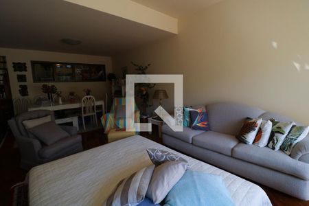 Casa de condomínio à venda com 233m², 3 quartos e 3 vagas Casa de condomínio à venda com 233m², 3 quartos e 3 vagasSala de Estar