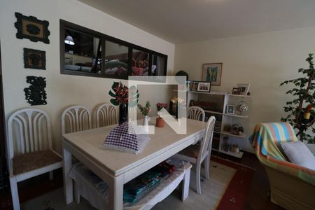 Casa de condomínio à venda com 233m², 3 quartos e 3 vagas Casa de condomínio à venda com 233m², 3 quartos e 3 vagasSala de Jantar