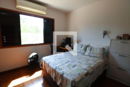 Casa de condomínio à venda com 233m², 3 quartos e 3 vagas Casa de condomínio à venda com 233m², 3 quartos e 3 vagasQuarto 1