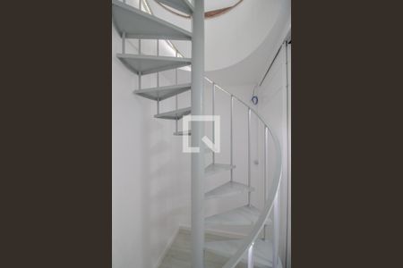 Apartamento à venda com 157m², 3 quartos e 2 vagas Apartamento à venda com 157m², 3 quartos e 2 vagasEscada