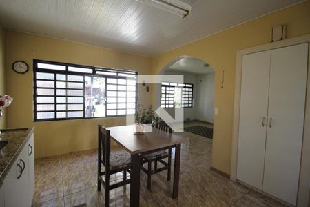 Casa à venda com 170m², 3 quartos e 2 vagasBanheiro