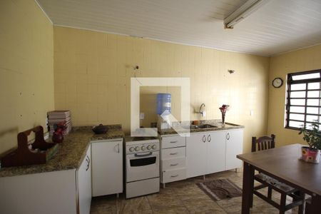 Casa à venda com 170m², 3 quartos e 2 vagasBanheiro