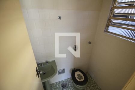 Casa à venda com 170m², 3 quartos e 2 vagasBanheiro da Suíte