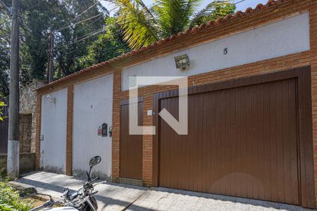 Casa à venda com 410m², 4 quartos e 6 vagasFachada