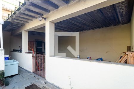 Casa à venda com 325m², 3 quartos e 3 vagas Casa à venda com 325m², 3 quartos e 3 vagasEdícula