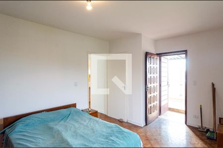 Casa à venda com 325m², 3 quartos e 3 vagas Casa à venda com 325m², 3 quartos e 3 vagasSuíte