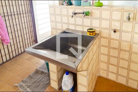 Casa à venda com 325m², 3 quartos e 3 vagas Casa à venda com 325m², 3 quartos e 3 vagasLavanderia