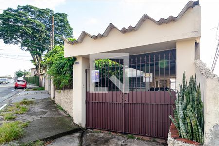 Casa à venda com 325m², 3 quartos e 3 vagas Casa à venda com 325m², 3 quartos e 3 vagasFachada