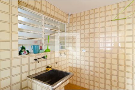 Casa à venda com 325m², 3 quartos e 3 vagas Casa à venda com 325m², 3 quartos e 3 vagasLavanderia