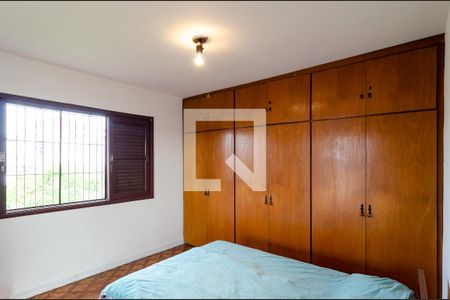 Casa à venda com 325m², 3 quartos e 3 vagas Casa à venda com 325m², 3 quartos e 3 vagasSuíte