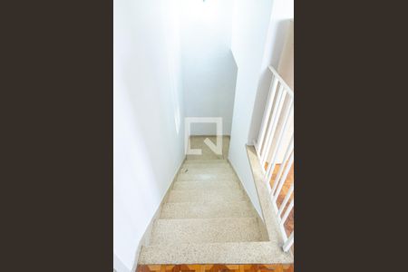 Casa à venda com 325m², 3 quartos e 3 vagas Casa à venda com 325m², 3 quartos e 3 vagasEscadas