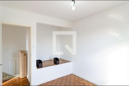 Casa à venda com 325m², 3 quartos e 3 vagas Casa à venda com 325m², 3 quartos e 3 vagasQuarto 2