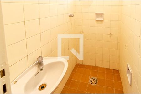 Casa à venda com 325m², 3 quartos e 3 vagas Casa à venda com 325m², 3 quartos e 3 vagasBanheiro de Serviço