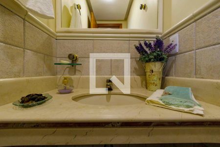 Apartamento à venda com 360m², 5 quartos e 4 vagas Apartamento à venda com 360m², 5 quartos e 4 vagasLavabo